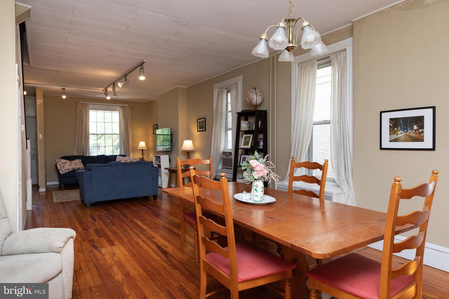 3742 Manayunk Ave