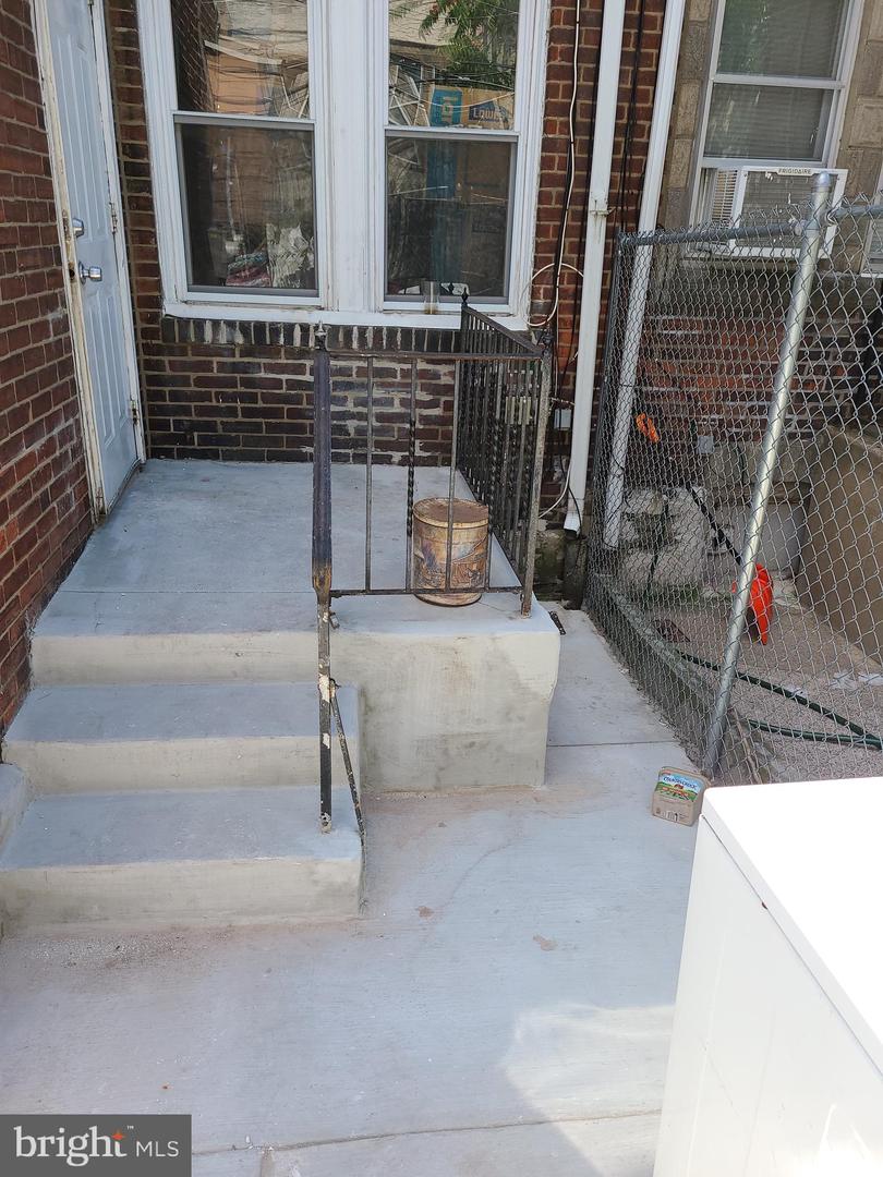 167 W Raymond St