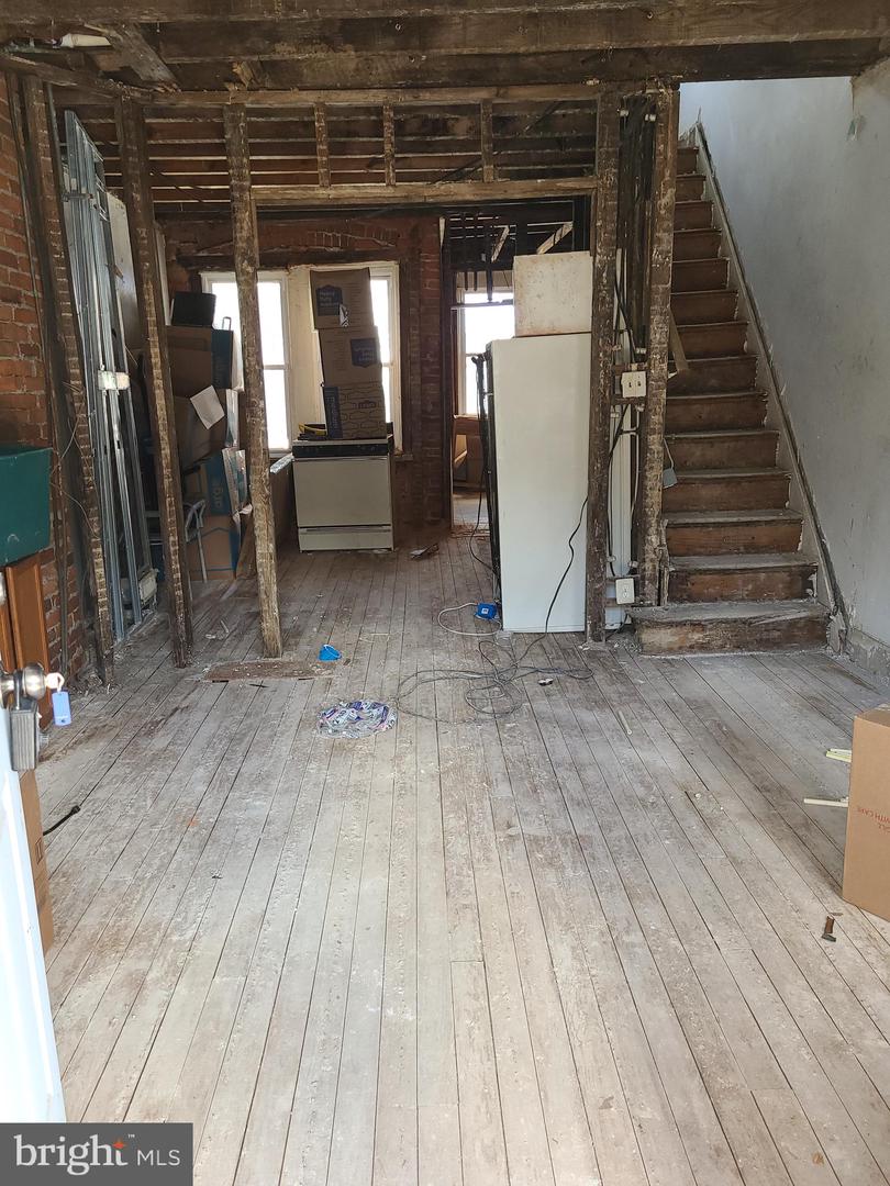 167 W Raymond St