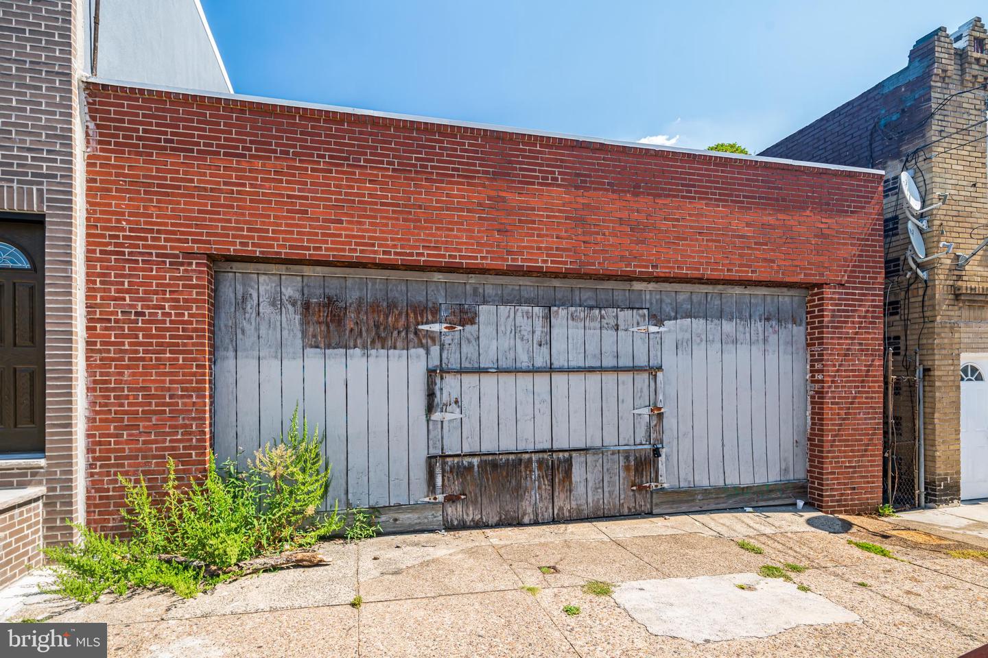 2123-25 E Clearfield St