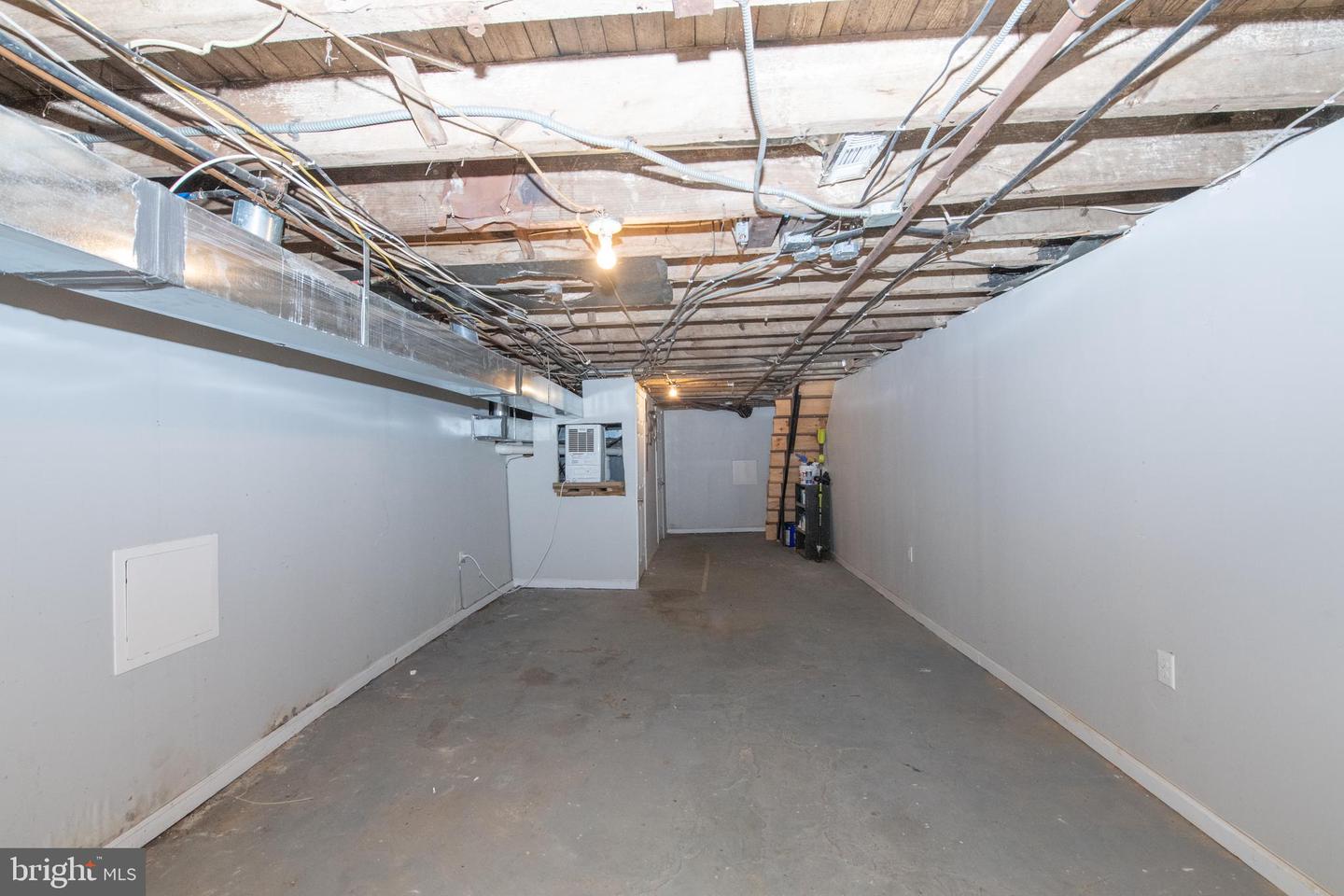 131 W Sharpnack St