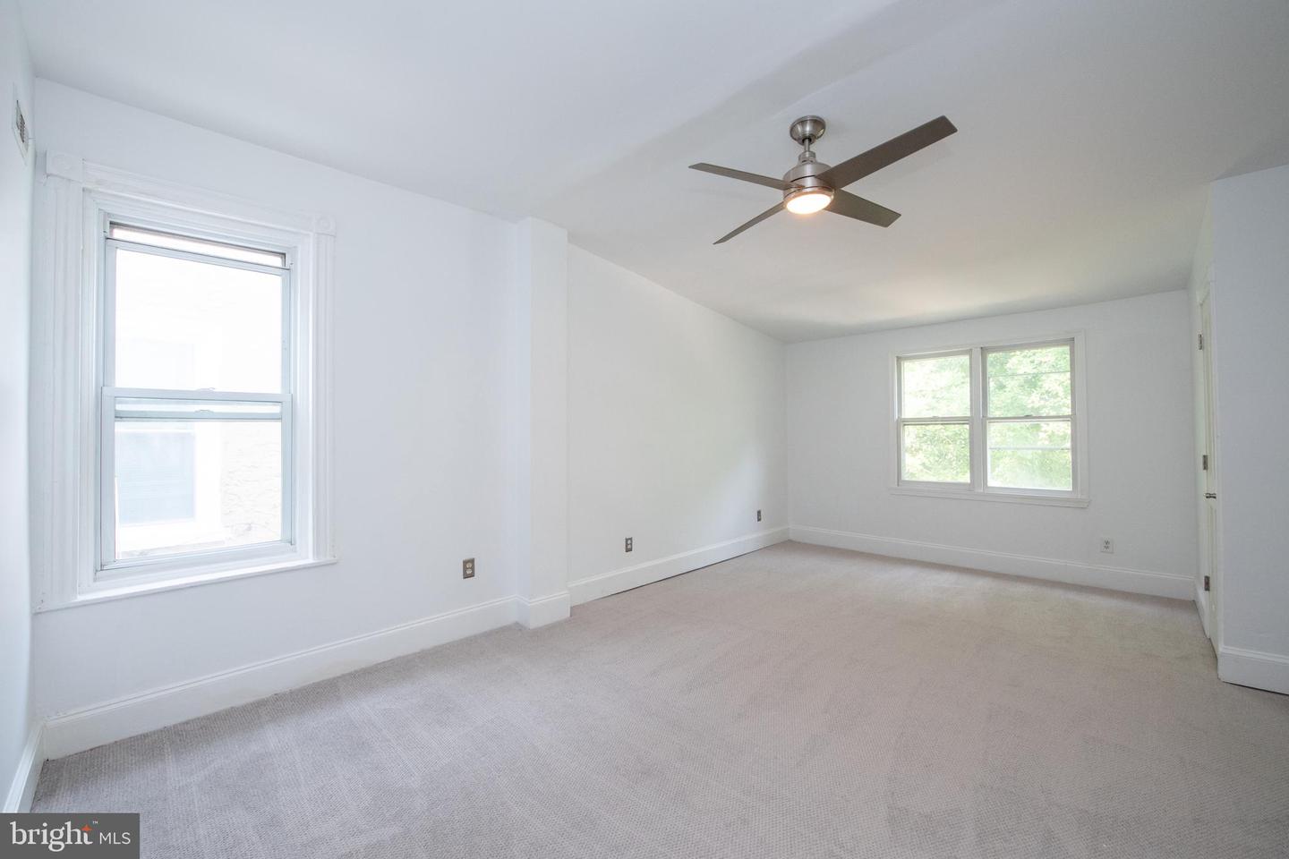 131 W Sharpnack St