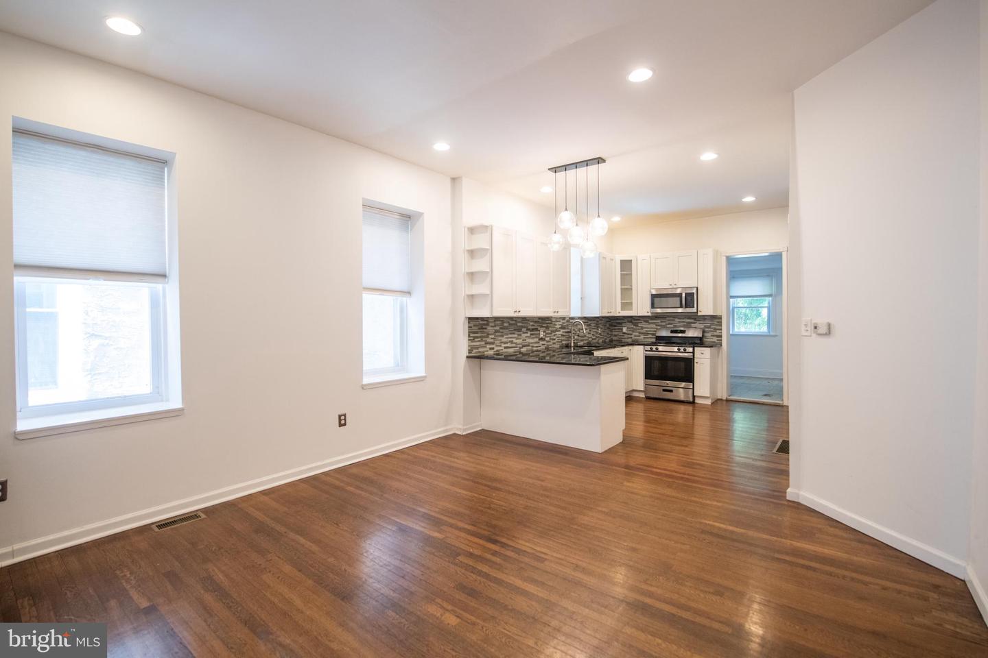 131 W Sharpnack St