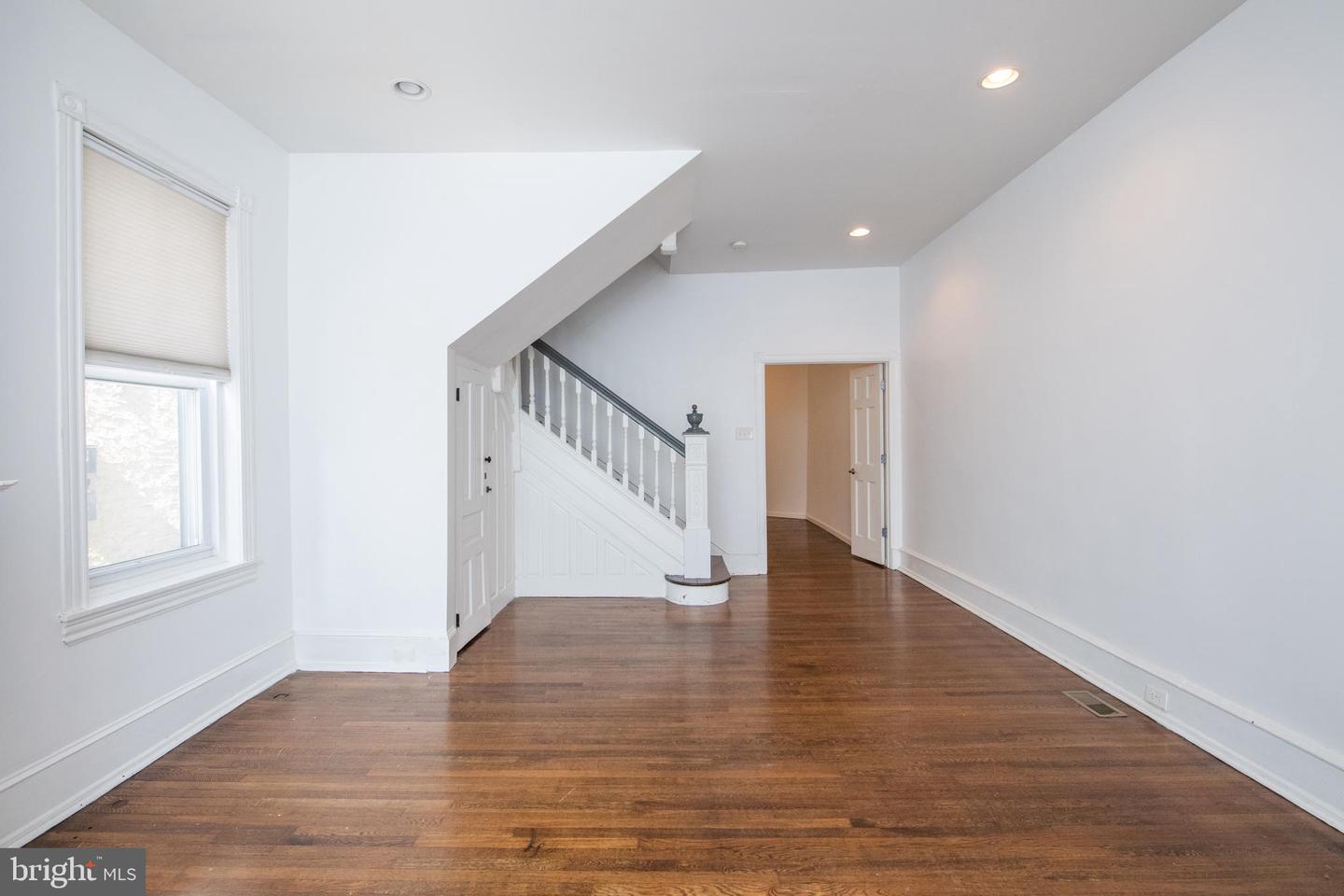 131 W Sharpnack St