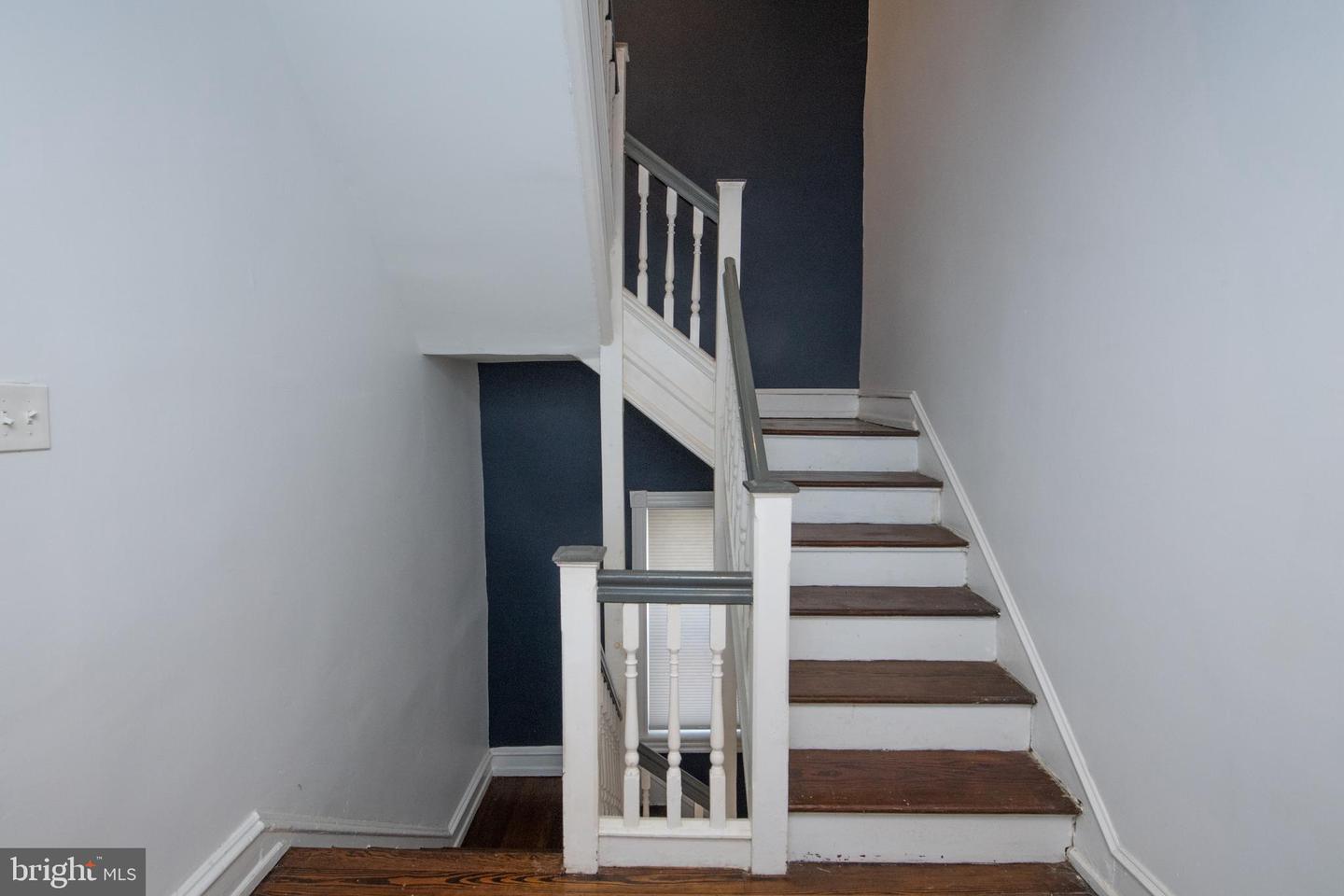 131 W Sharpnack St