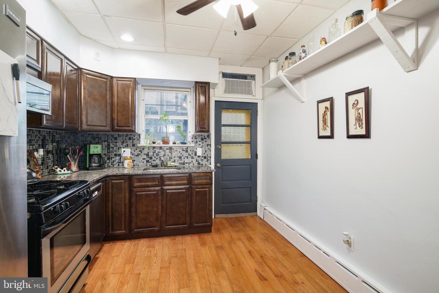 1928 S Mole St