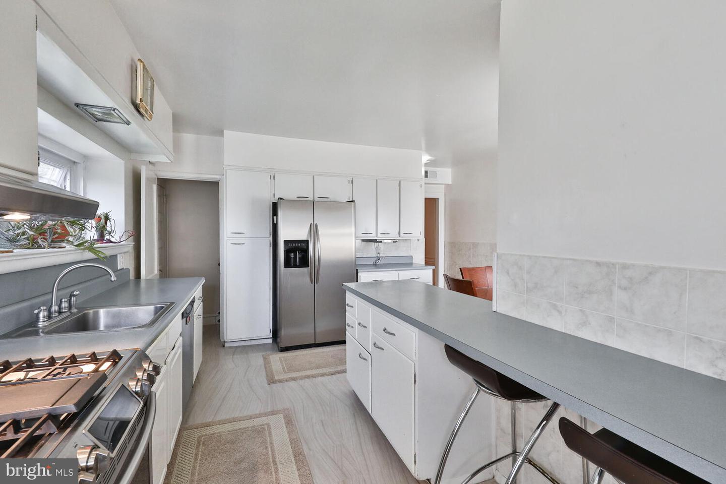 804 E Phil Ellena St