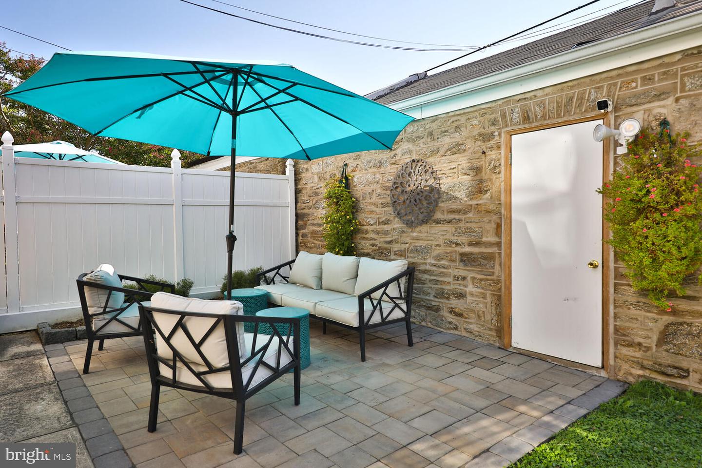 804 E Phil Ellena St