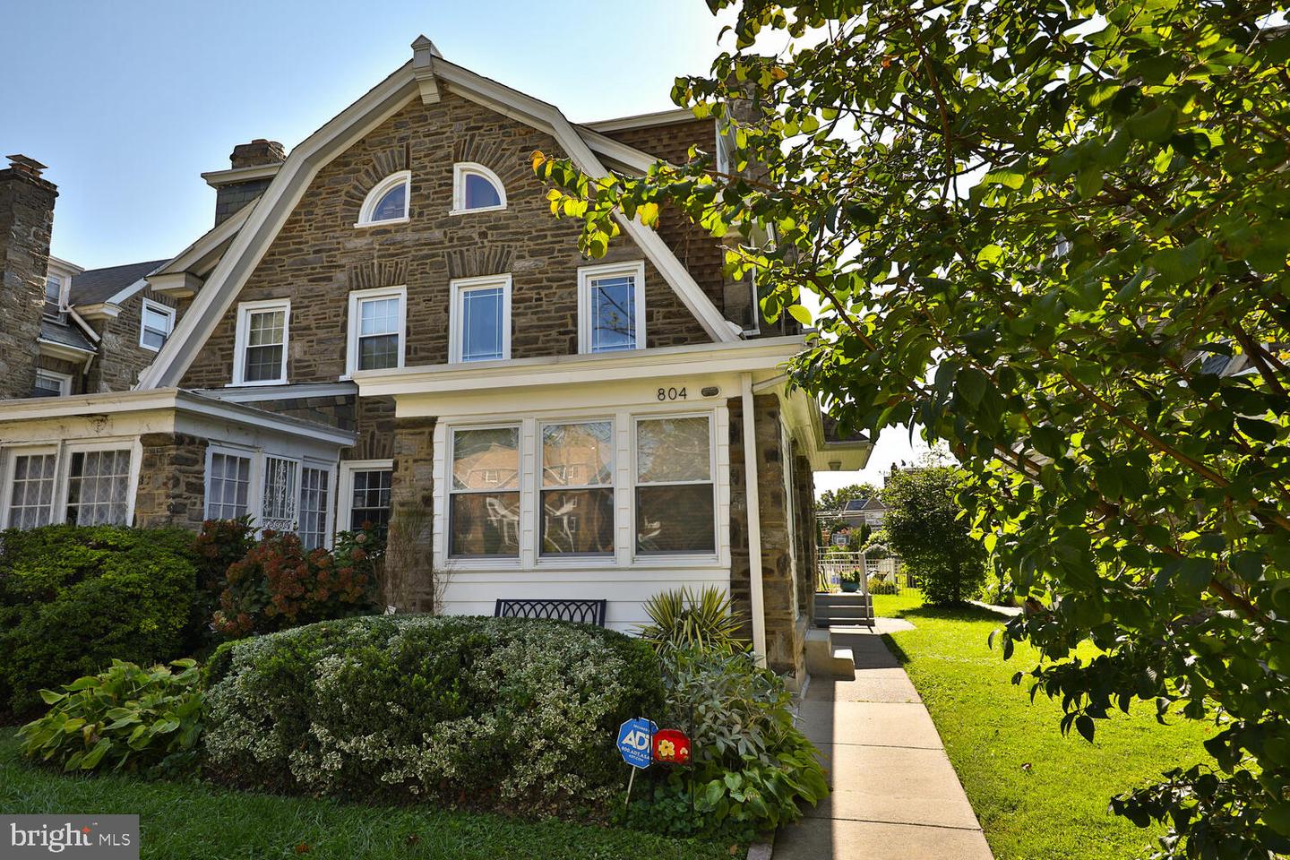 804 E Phil Ellena St