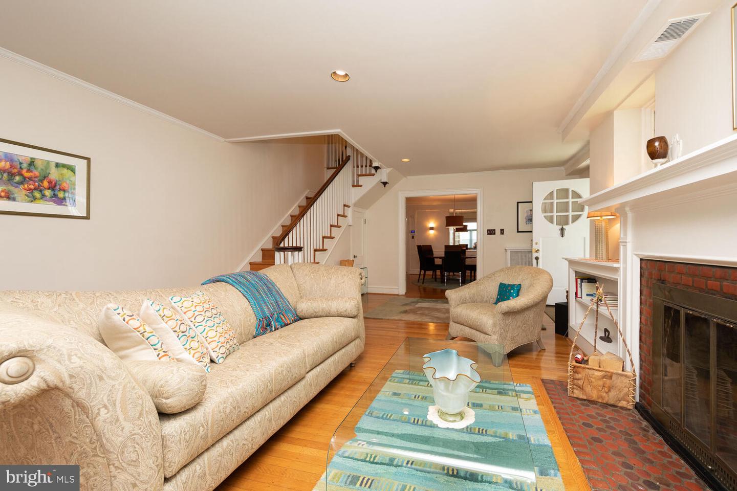 804 E Phil Ellena St