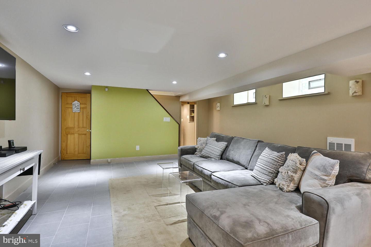 804 E Phil Ellena St