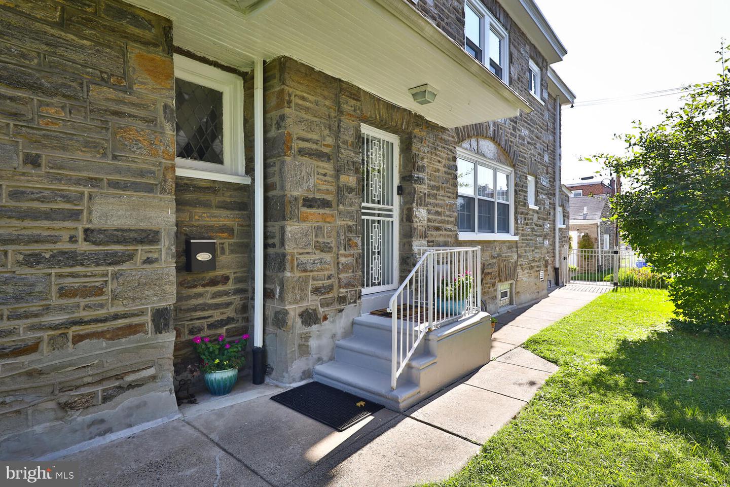 804 E Phil Ellena St