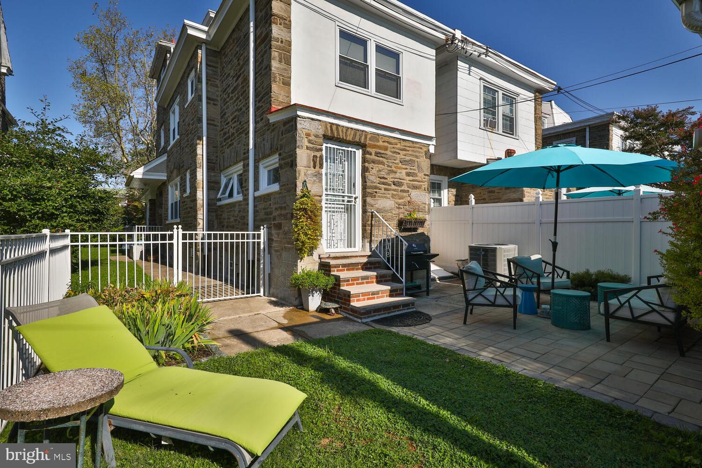 804 E Phil Ellena St