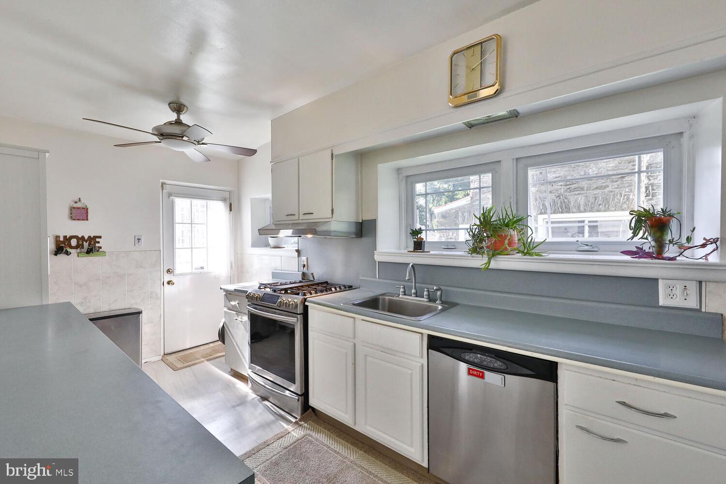 804 E Phil Ellena St