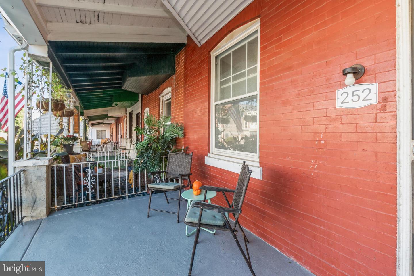 252 E Slocum St