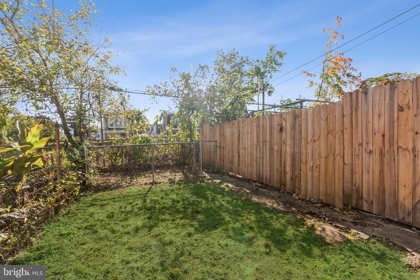 252 E Slocum St
