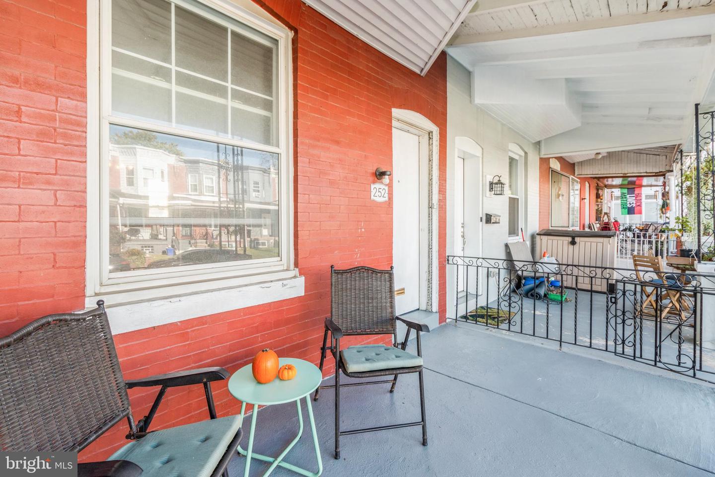 252 E Slocum St