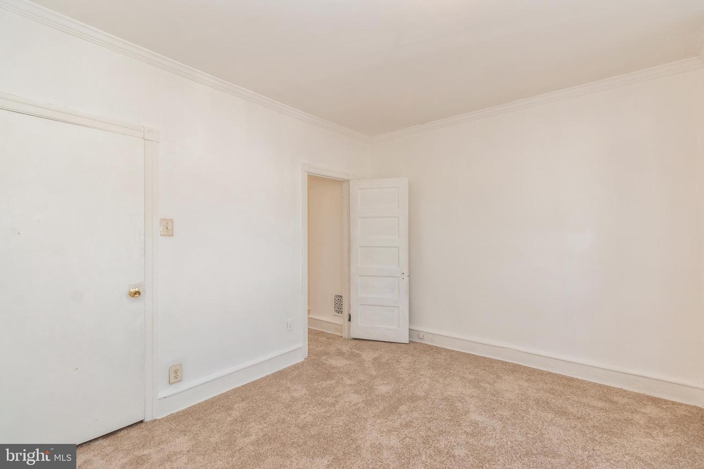 252 E Slocum St