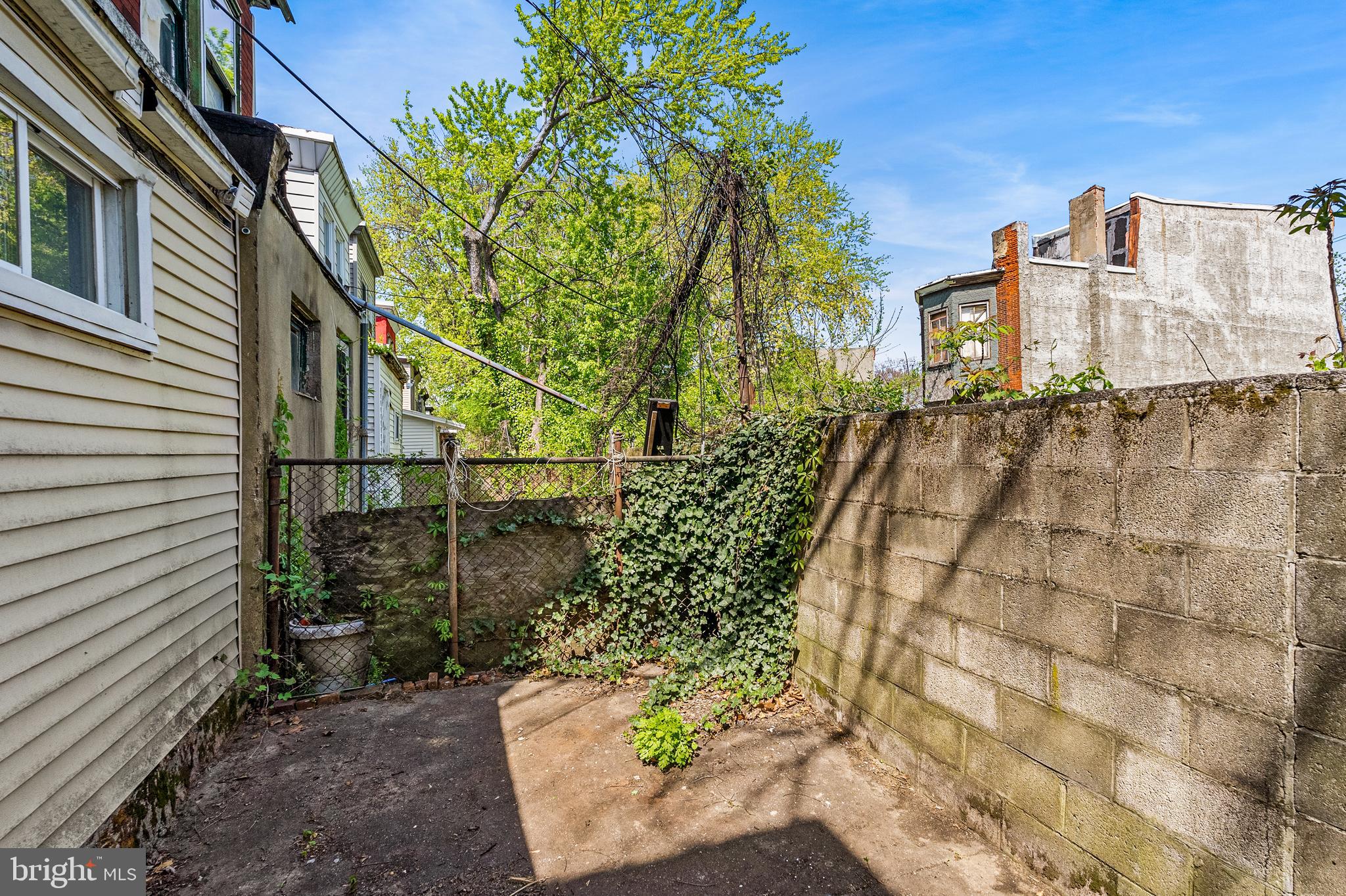2233 N van Pelt St