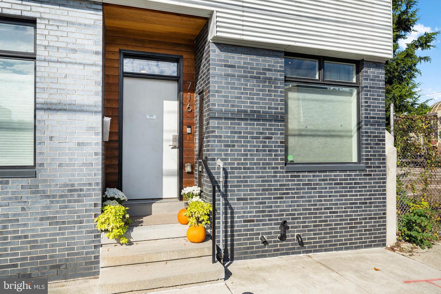 716 N 7th St