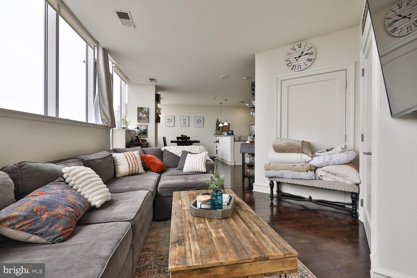 201-59 N 8th St #914