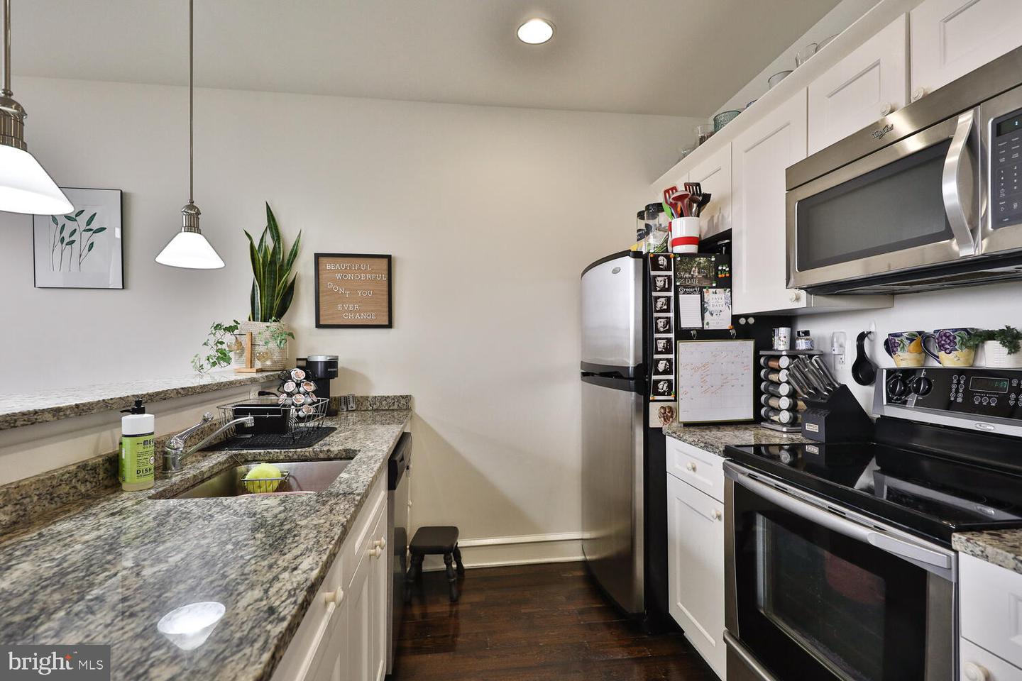 201-59 N 8th St #914