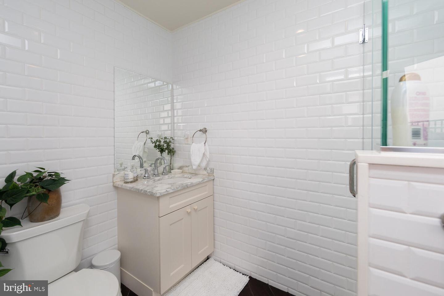 201-59 N 8th St #914