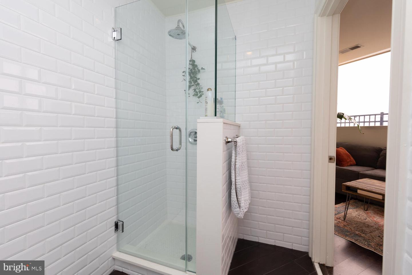 201-59 N 8th St #914