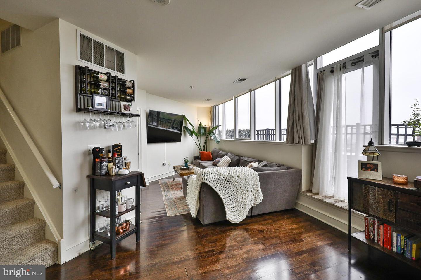 201-59 N 8th St #914