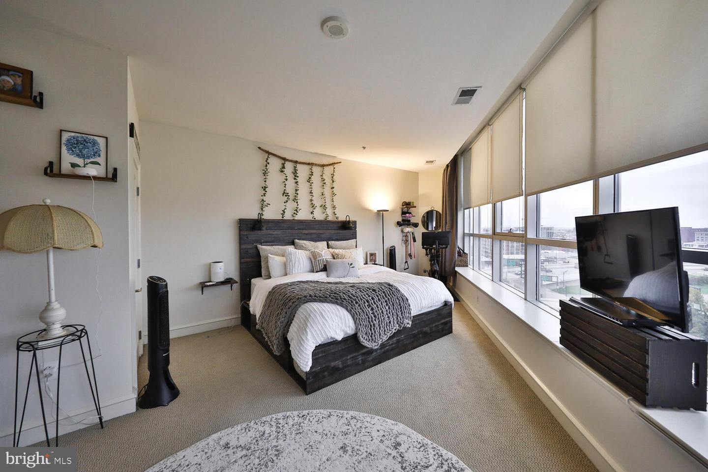 201-59 N 8th St #914