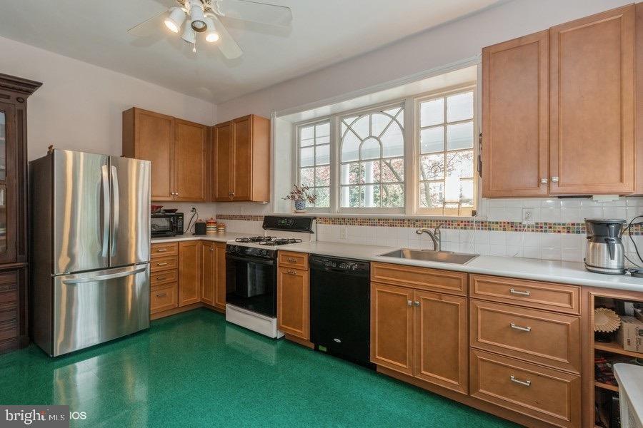 557 Pelham Rd