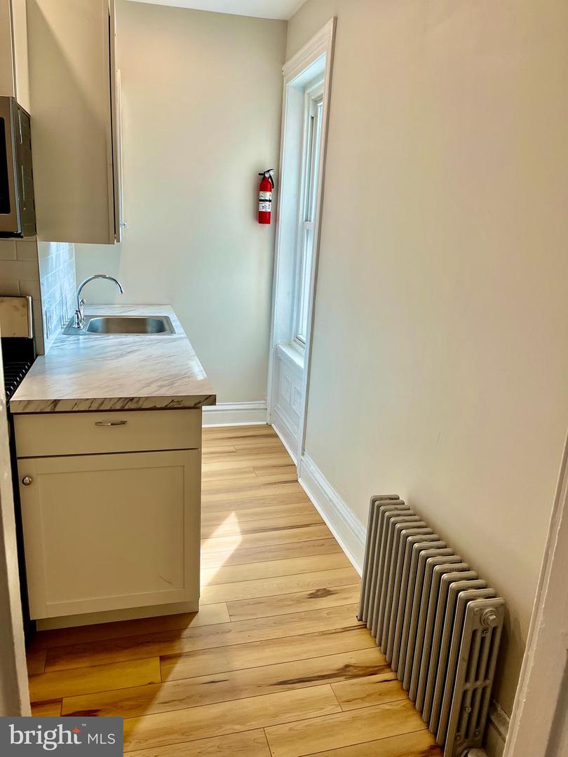 2314 E Cumberland St #2f