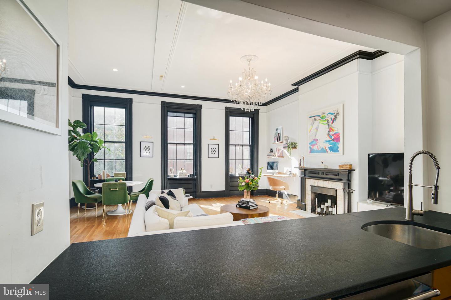 1029-33 Spruce St #200