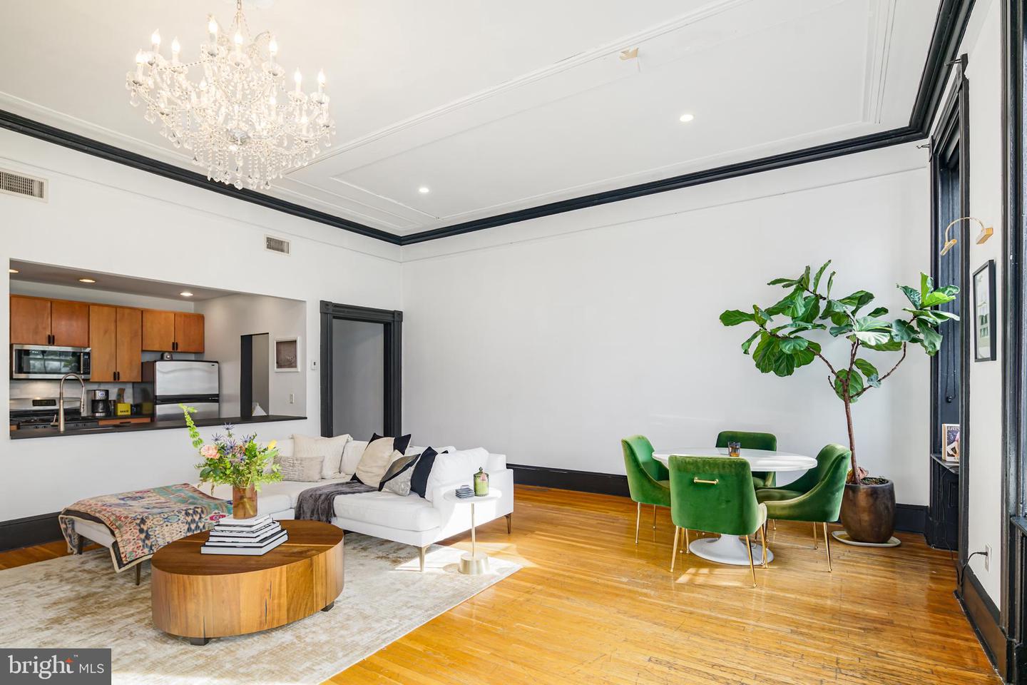 1029-33 Spruce St #200