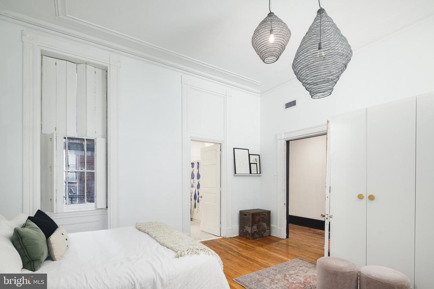 1029-33 Spruce St #200