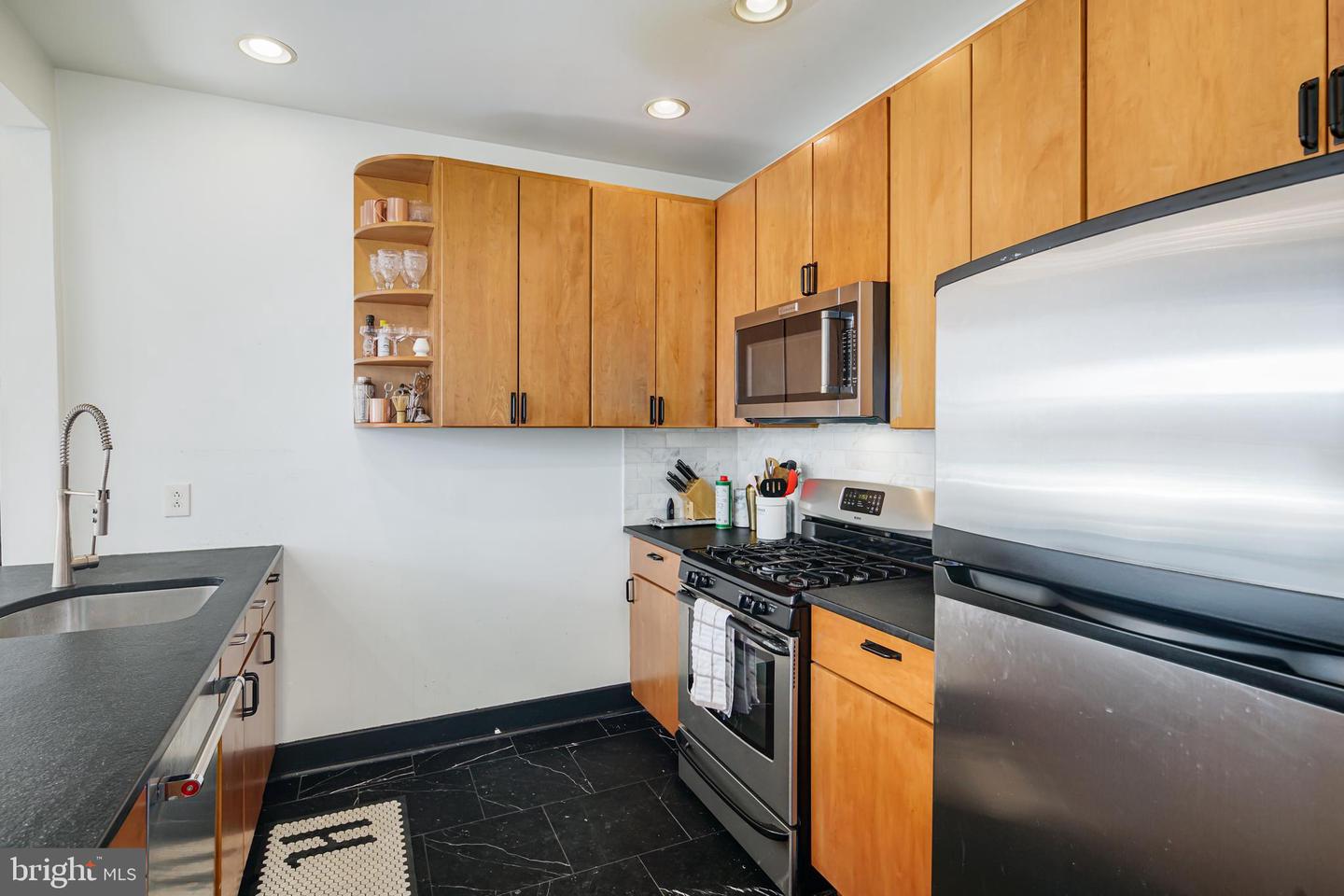 1029-33 Spruce St #200