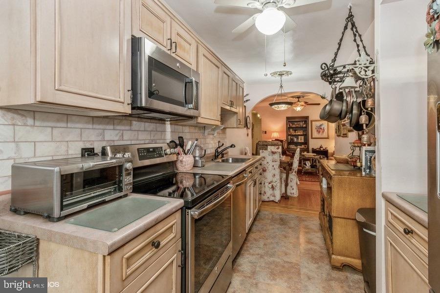 6138 Wayne Ave Ave #5