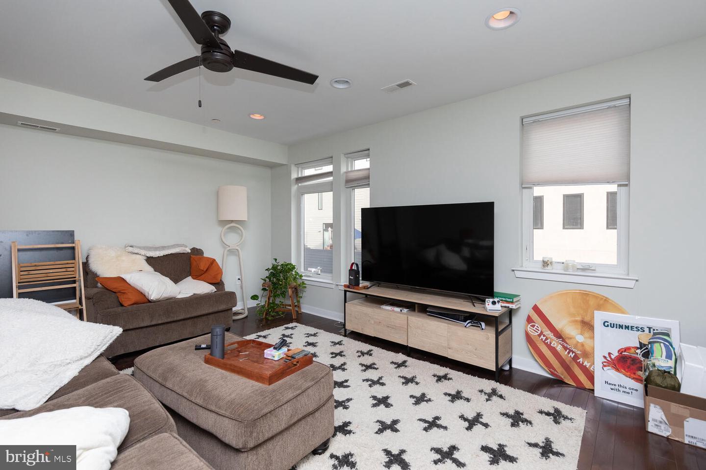 413-15 Wallace St #2e