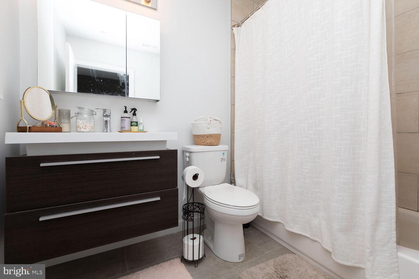 413-15 Wallace St #2e