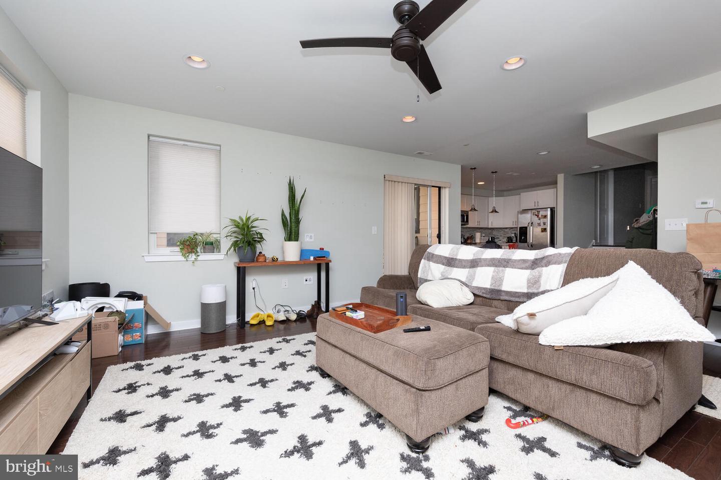 413-15 Wallace St #2e