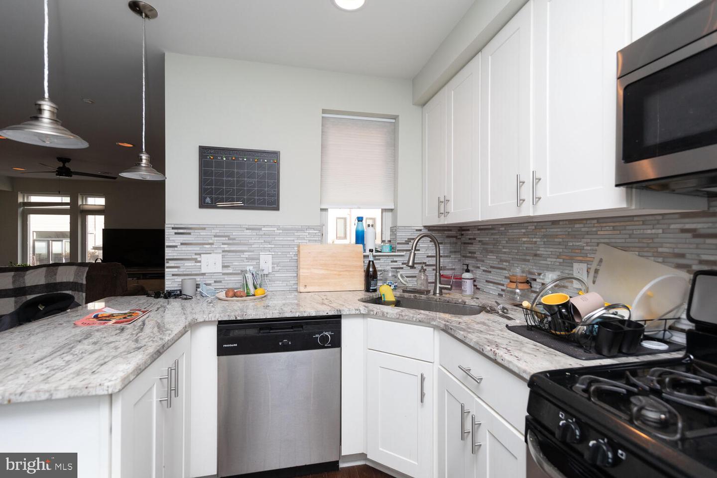 413-15 Wallace St #2e