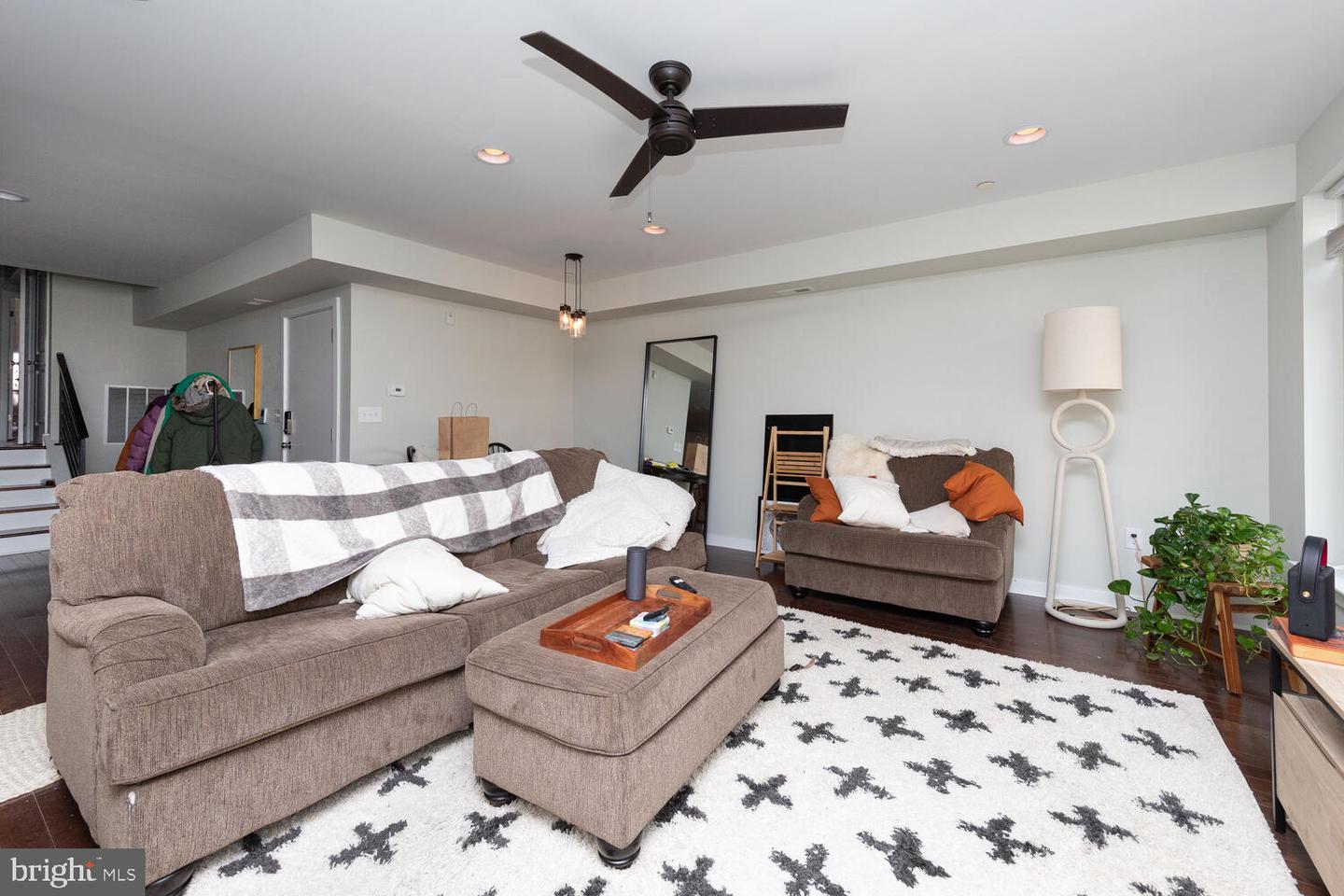 413-15 Wallace St #2e