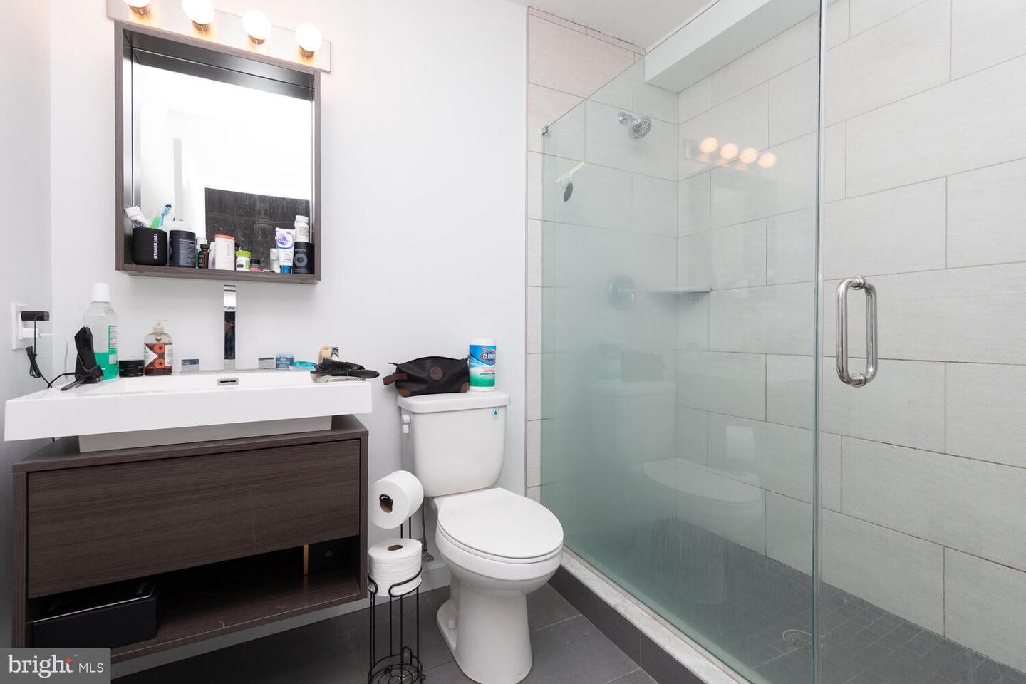 413-15 Wallace St #2e