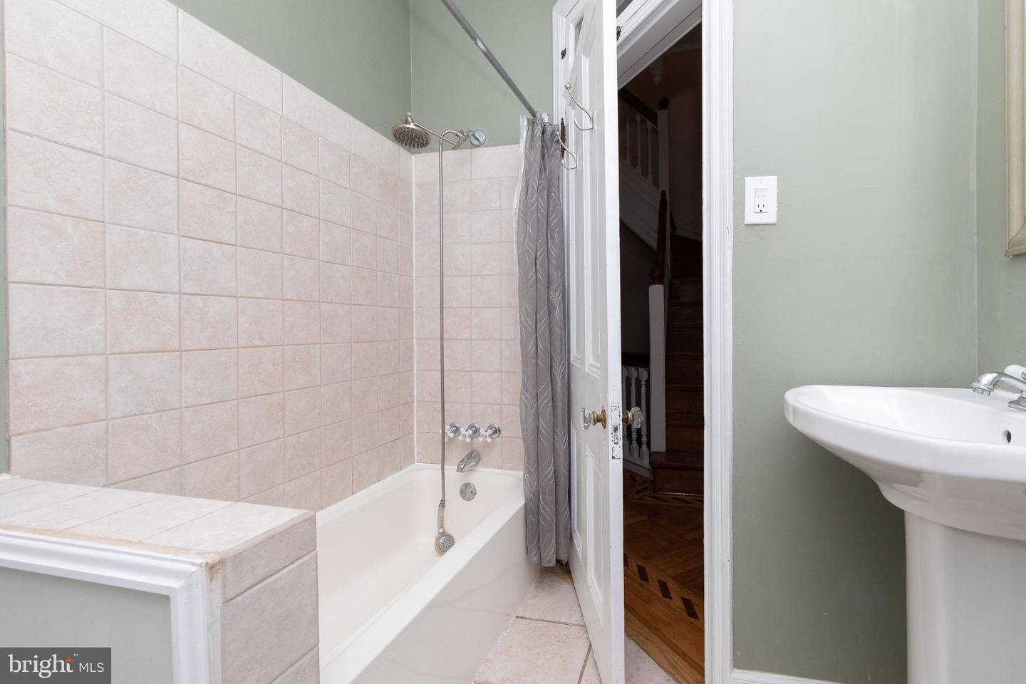 143 W School House Ln