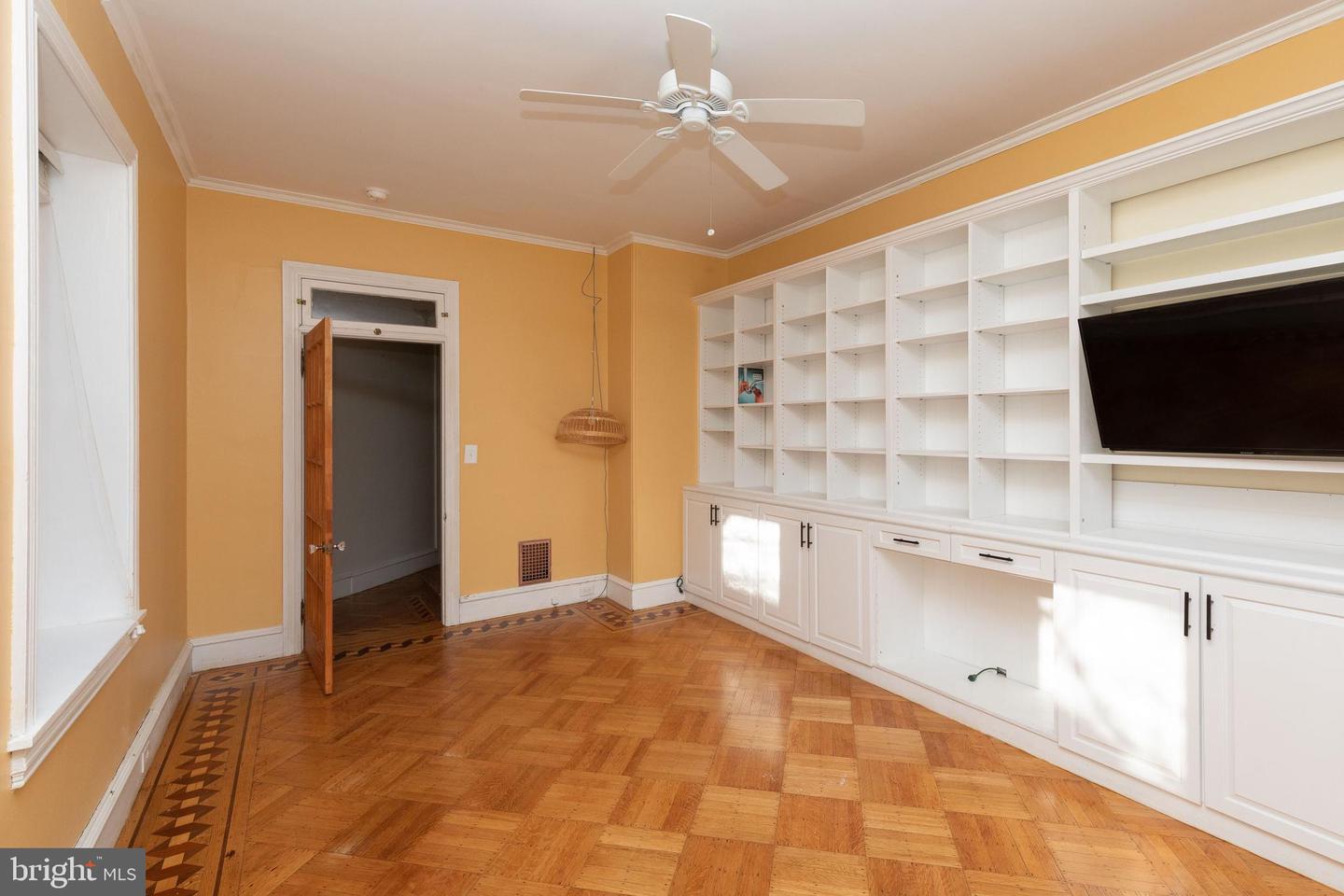 143 W School House Ln