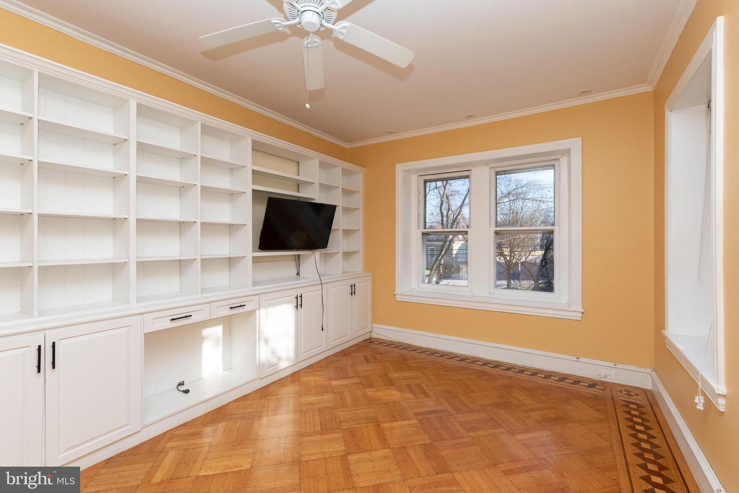 143 W School House Ln