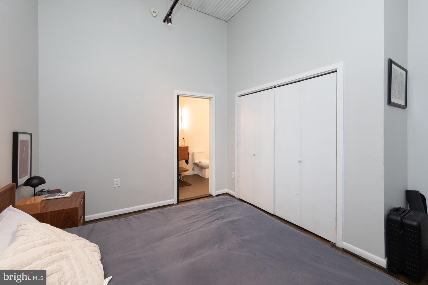 2200-28 Arch St #608