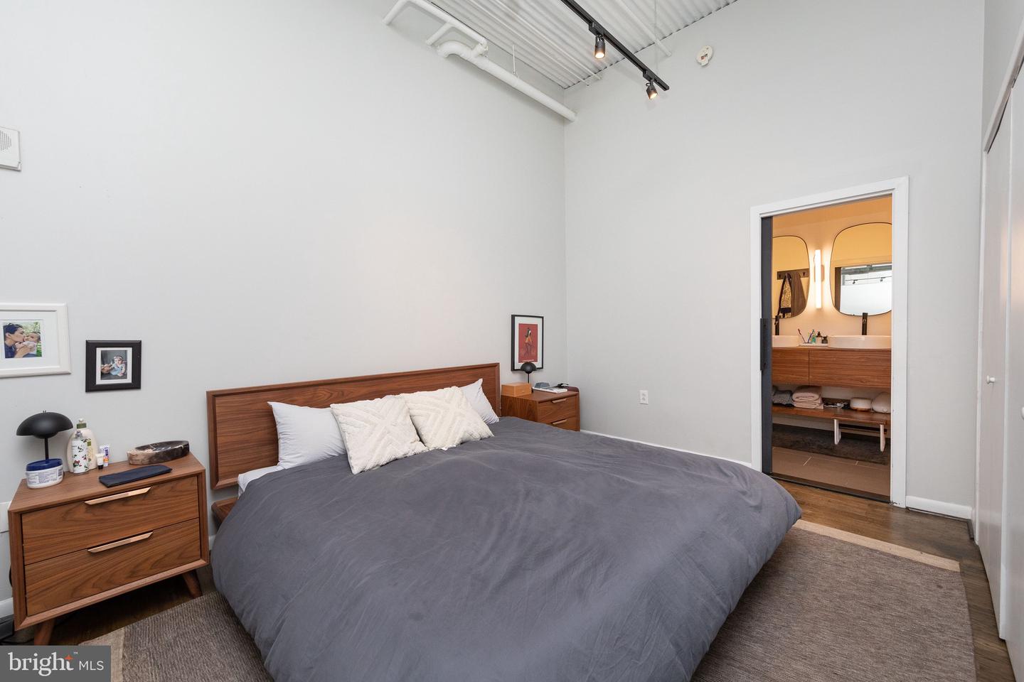 2200-28 Arch St #608
