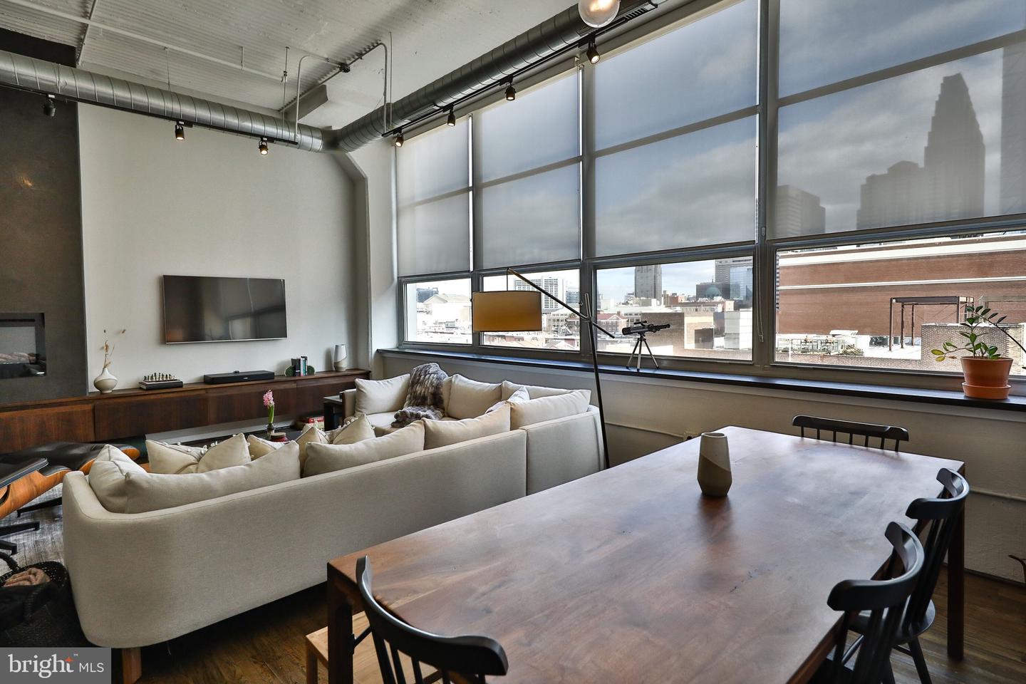2200-28 Arch St #608