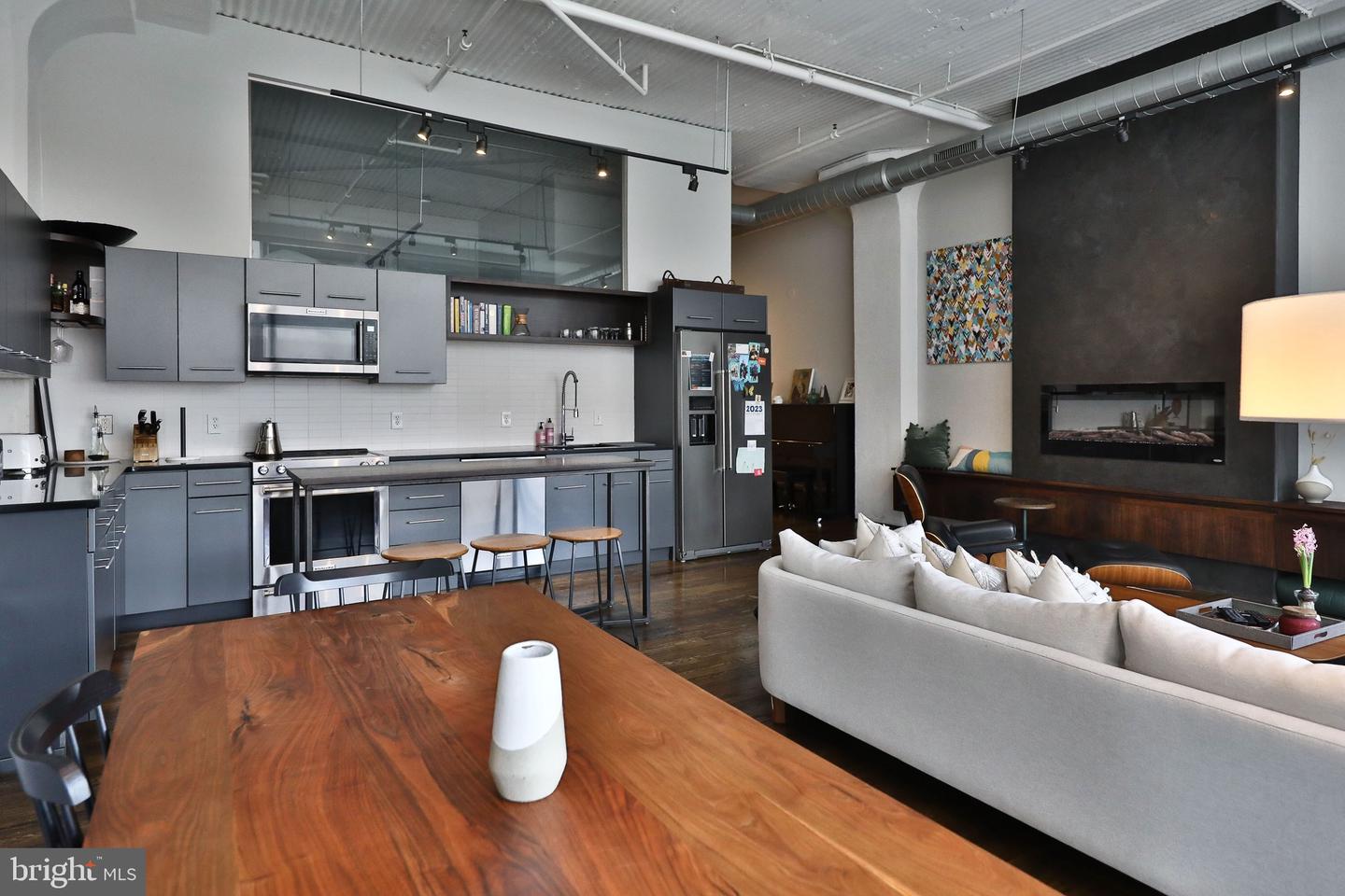 2200-28 Arch St #608